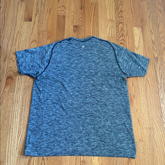 Lululemon Mens Short Sleeve Size XL - Picture 6 of 6